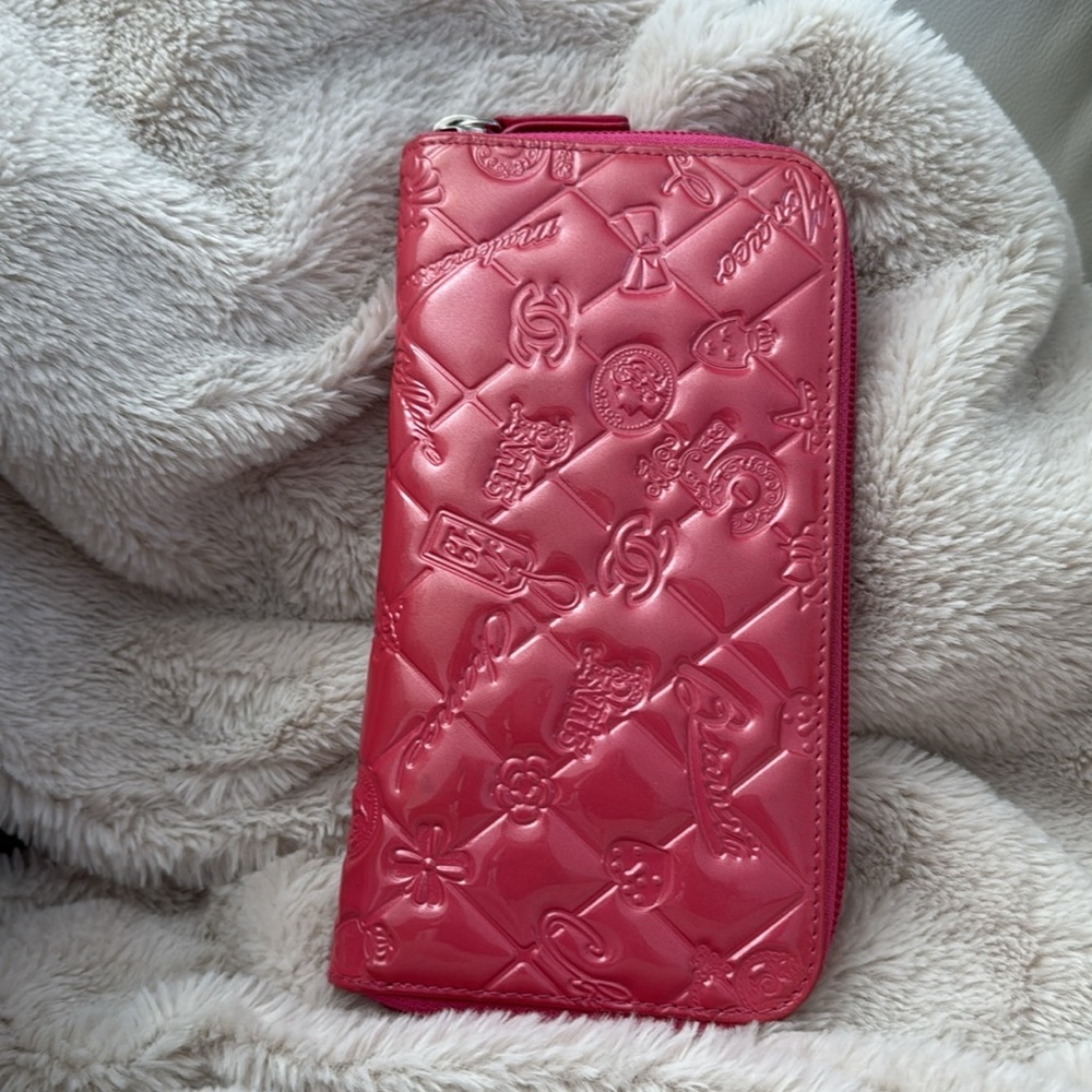 CHANEL Lucky Charm Patent Long Zippy Wallet